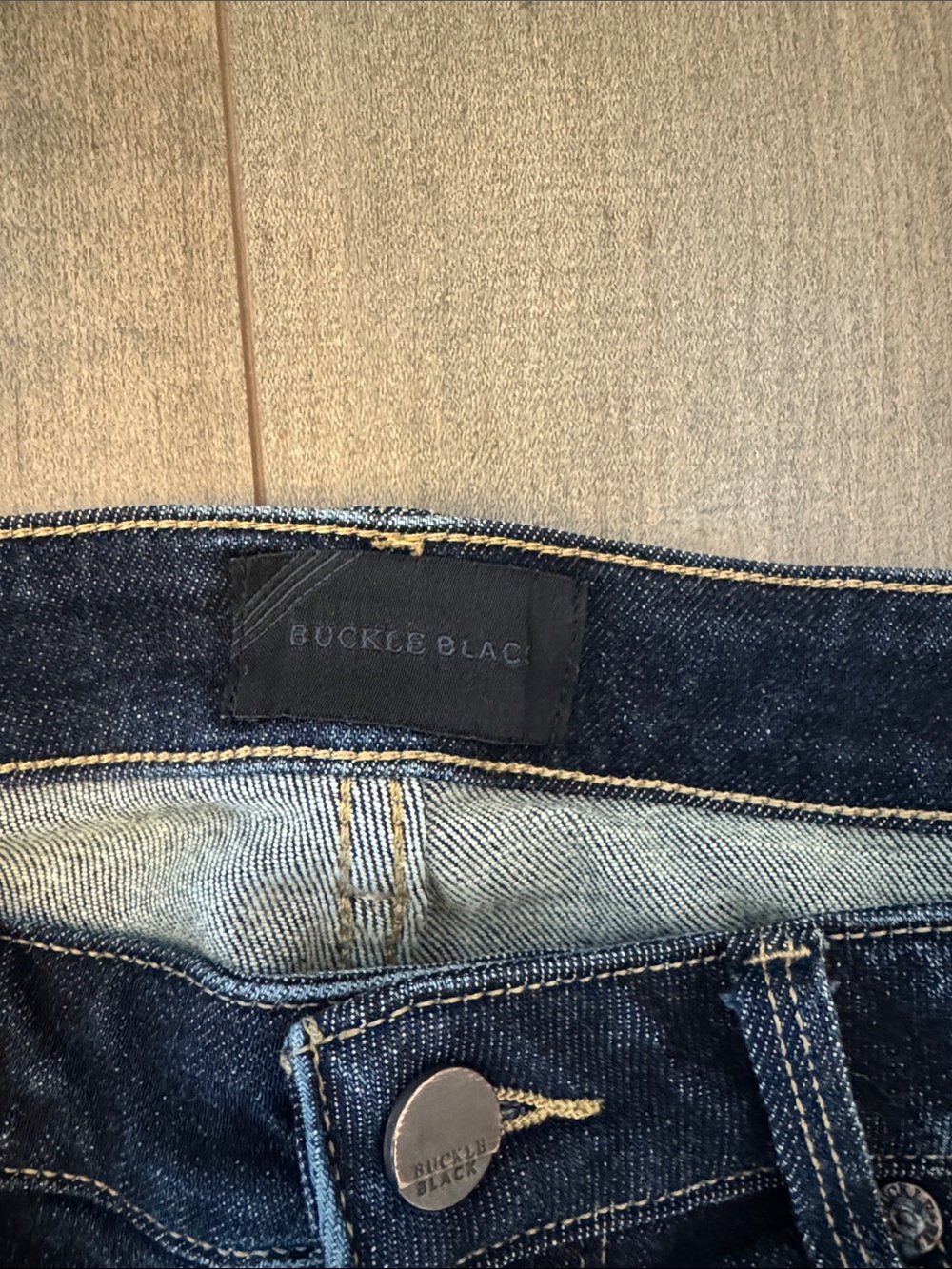 Buckle dark wash flare. Size 26x34 - Picture 3 of 8